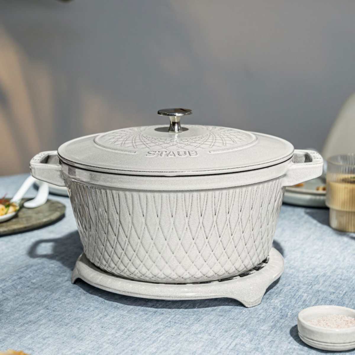 STAUB La Cocotte 24cm カラー：ホワイトトリュフ　新品未使用 STAUB Round Cocotte Twister 24 cm White Truffle - Erresse Shop