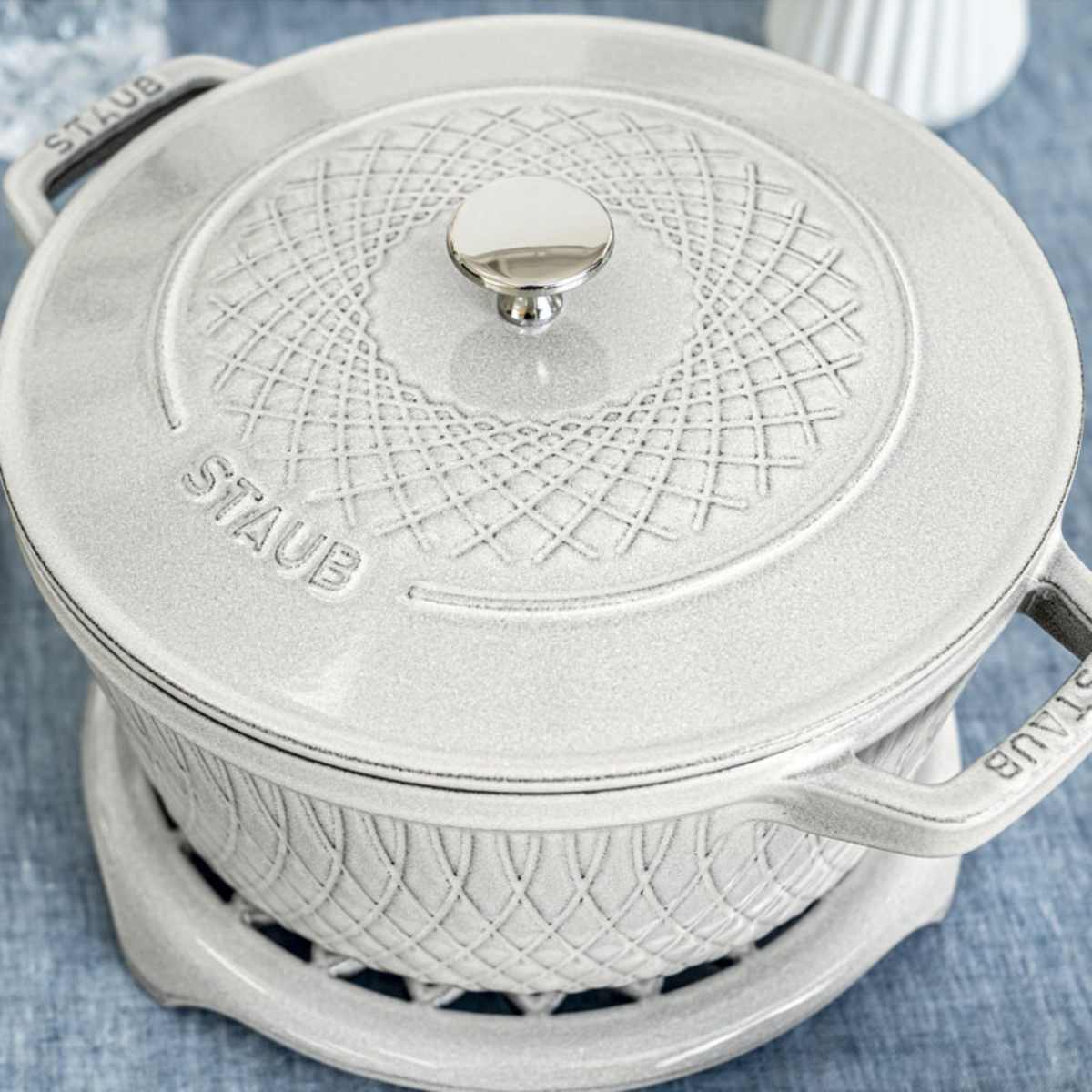 STAUB Round Cocotte Twister 24 cm White Truffle - Erresse Shop